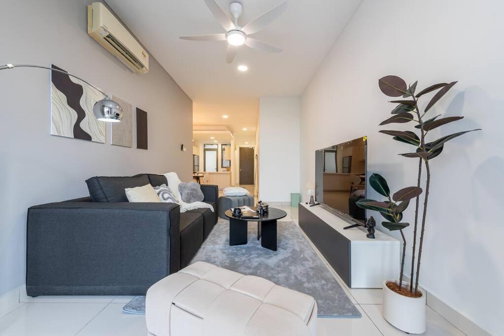 Vivo Residensi 3br Dark Grey Aesthetic House, Mid Valley, Kl *