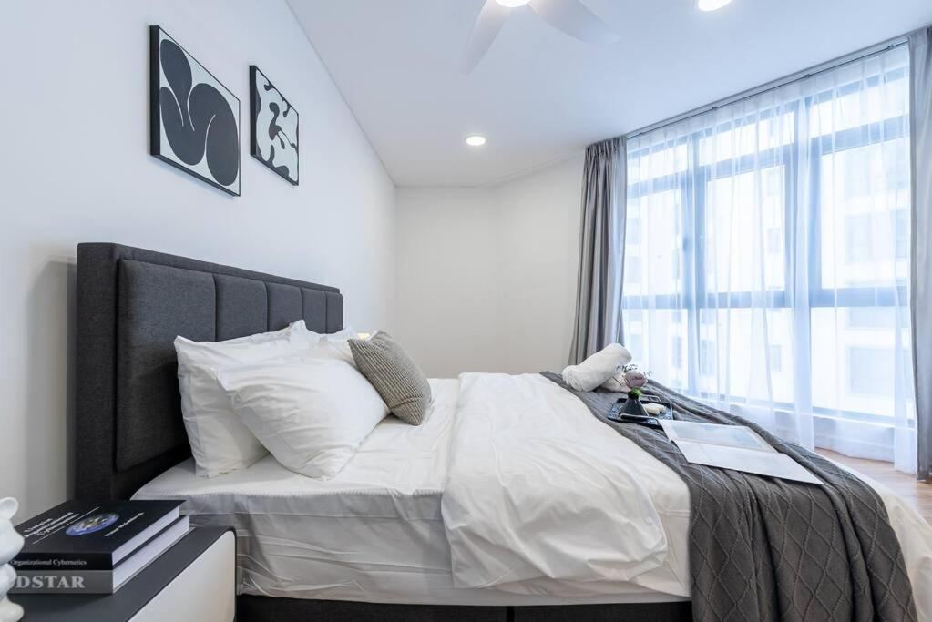 Vivo Residensi 3br Dark Grey Aesthetic House, Mid Valley, Kl Pangsapuri *