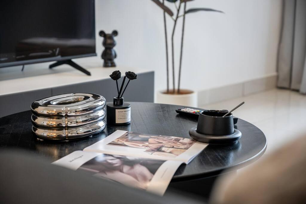 Vivo Residensi 3br Dark Grey Aesthetic House, Mid Valley, Kl *